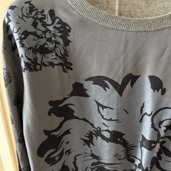 Dolce & Gabbana Black and Gray Crewneck Sweater with Bold Lion Design